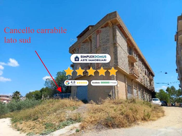 Appartamento con 6 locali in vendita in Via Carmelo Marchese Ragona, Canicattì