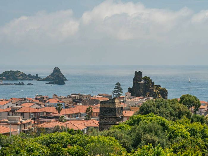 Casa con 6 locali in vendita in Via XXI Aprile, Centro, Aci Castello