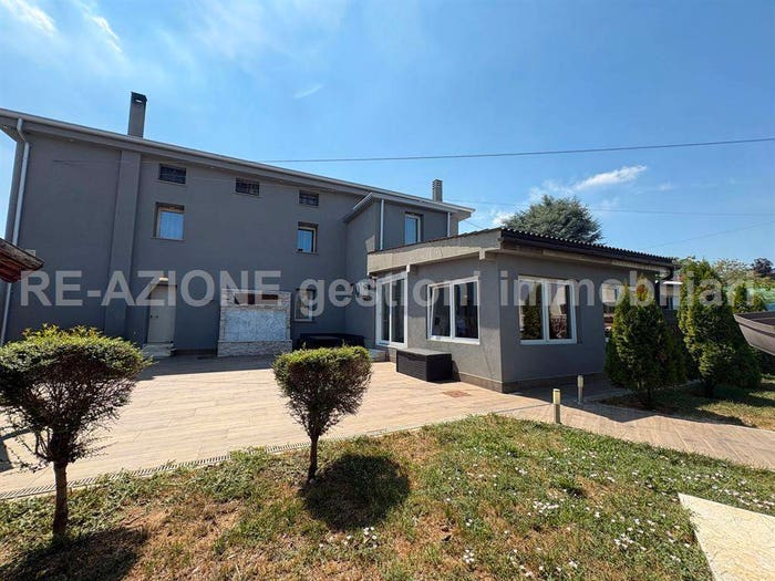 Casa con 6 locali in vendita in Via Camillo Benso di Cavour, Centro, Costabissara