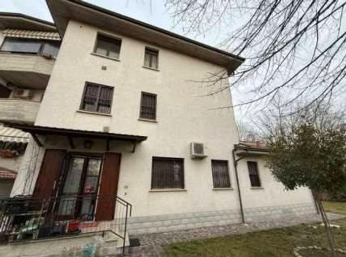 Appartamento con 6 locali in vendita in Via dei Tigli, Centro, Argelato