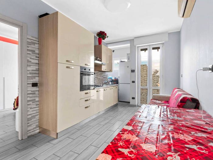 Appartamento trilocale in vendita in Via Biella, Famagosta, Milano