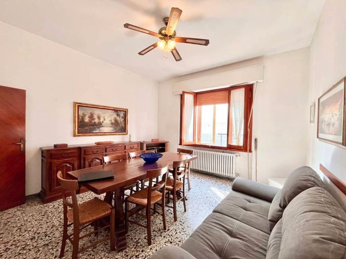 Casa con 6 locali in vendita in Via Novembre, Centro, Montale