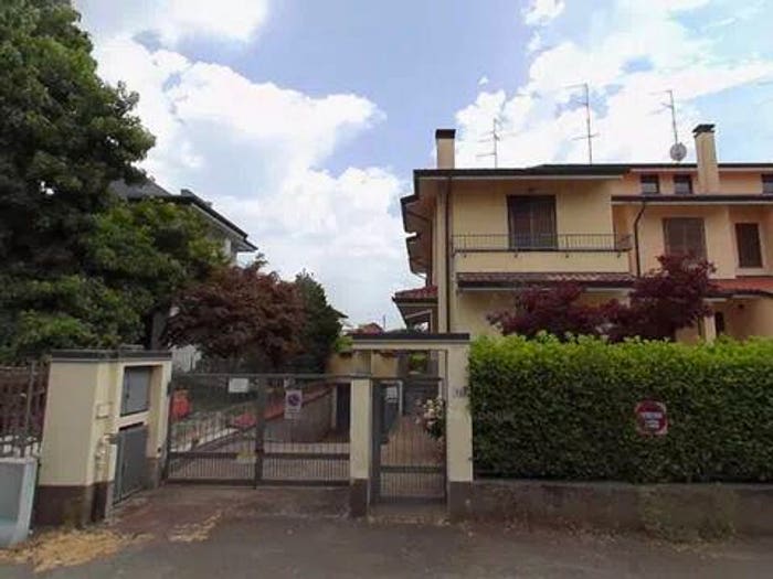 Casa con 6 locali in vendita in Via Fagnana, Centro, Turate