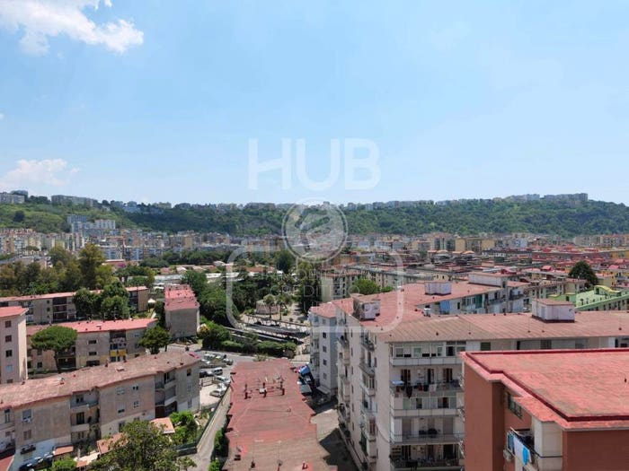 Appartamento quadrilocale in vendita in Via Terracina, Fuorigrotta, Napoli