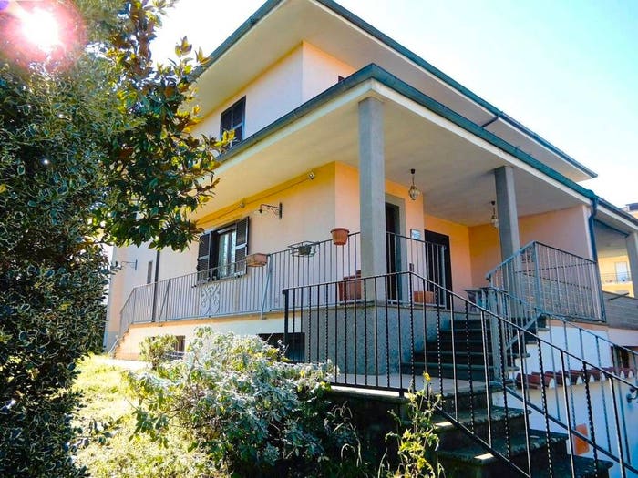 Casa con 5 locali in vendita in Via della Croce, Vejano