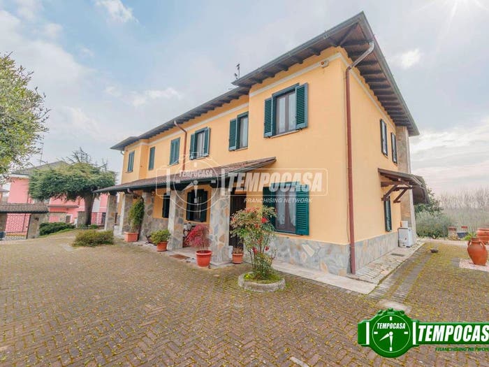 Casa con 6 locali in vendita in Via Gramsci Antonio, Besate