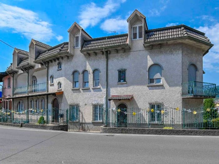 Casa con 6 locali in vendita in via Locatelli, Villa di Serio