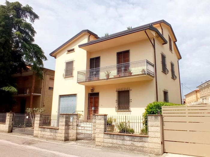 Casa con 6 locali in vendita in Via Giacomo Leopardi, Bastia, Bastia Umbra