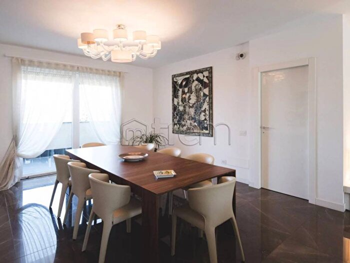 Casa con 6 locali in vendita in via Cavour, Centro, Parabiago
