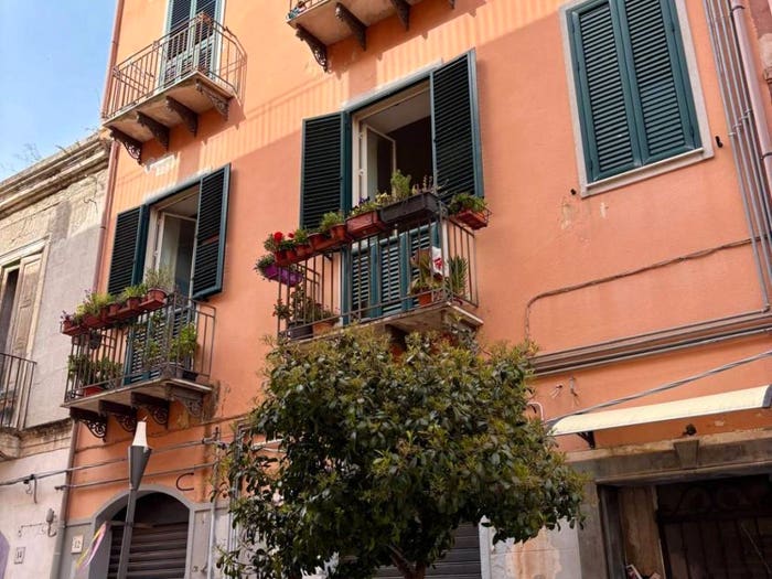 Casa con 6 locali in vendita in Via Luigi Longo, Centro, Barcellona Pozzo di Gotto