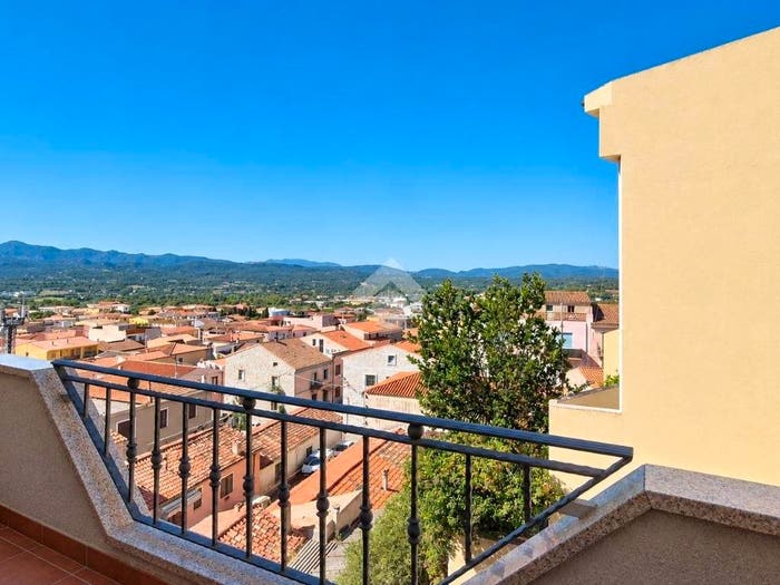 Appartamento quadrilocale in vendita in Via Gabriele d'Annunzio, Arzachena Paese, Arzachena