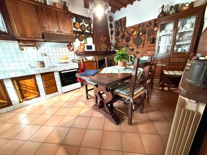 Casa con 6 locali in vendita in Montuolo, Lucca