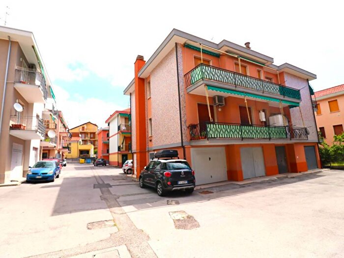 Appartamento trilocale in vendita in Via Giovanni Pascoli, Centro, Loano