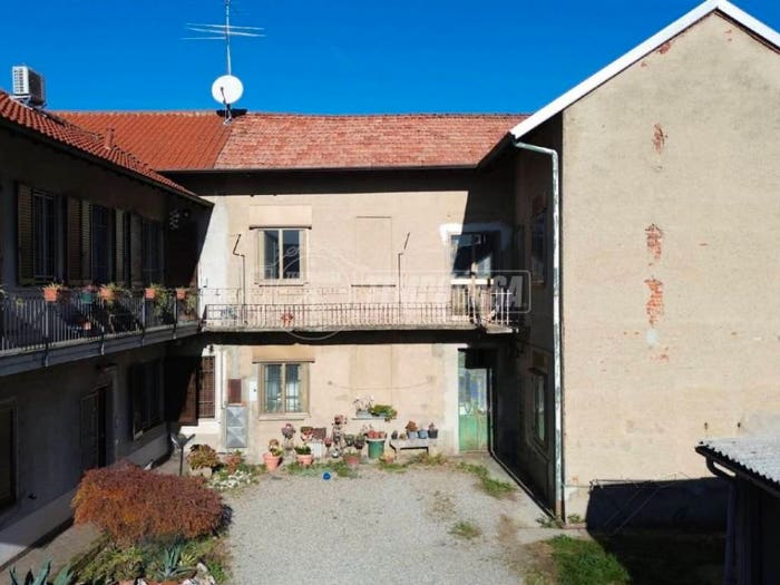 Casa con 6 locali in vendita in Via Aprile, Centro, Cogliate