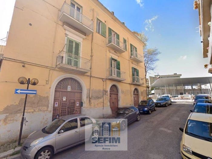 Appartamento con 5 locali in vendita in Via Francesco d'Alessio, Centro, Matera