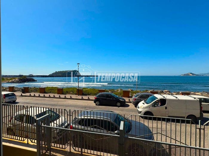 Appartamento quadrilocale in vendita in Via di Pozzuoli, Bagnoli, Napoli
