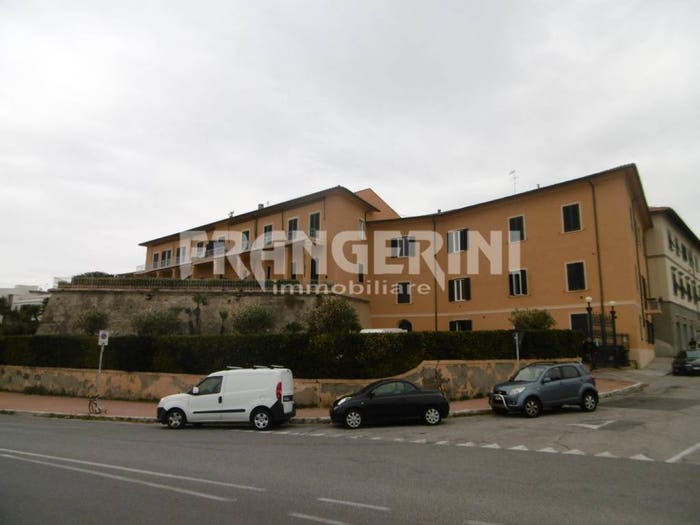 Appartamento con 5 locali in vendita in Via dei Bagni, Antignano Banditella, Livorno