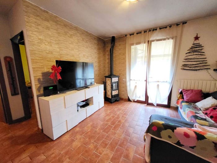 Casa con 5 locali in vendita in Via Giovanni XXIII, Centro, Londa