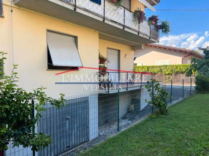Appartamento con 5 locali in vendita in Via Arezzo, Marina di Massa Centro, Massa