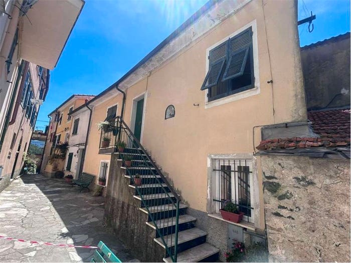 Casa con 6 locali in vendita in Località Mezzema, Deiva Marina