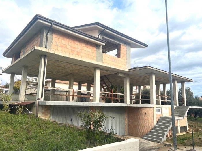 Casa con 6 locali in vendita in Via Alcide De Gasperi, Nocciano
