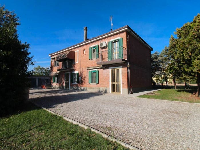 Casa con 6 locali in vendita in Medicina