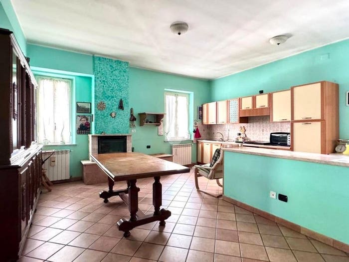 Appartamento quadrilocale in vendita in Via tagliamento, Centro, Caprarola