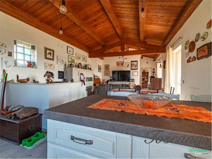 Casa con 6 locali in vendita in Loc La Pianetta snc, Centro, Manciano