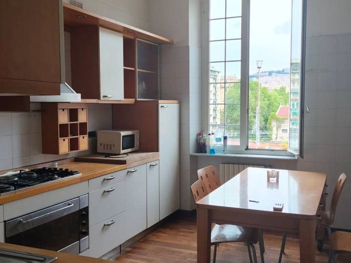 Appartamento con 6 locali in vendita in Corso Torino, Foce, Genova