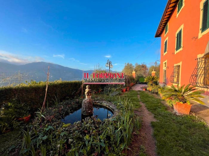 Casa con 6 locali in vendita in Via dei Colli per Uzzano, Centro, Pescia