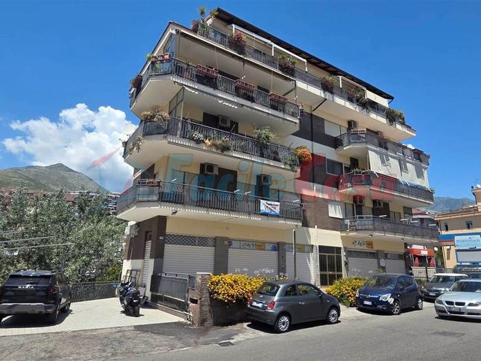 Appartamento trilocale in vendita in Via Ferrucci, Centro, Formia
