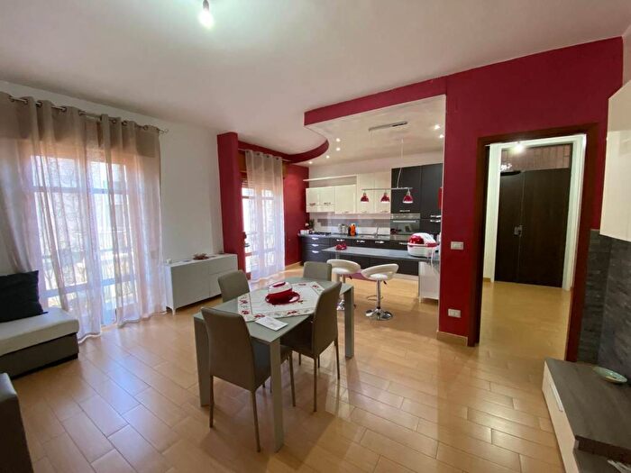 Appartamento quadrilocale in vendita in Via Lazio, Centro, Sant'Agata di Militello