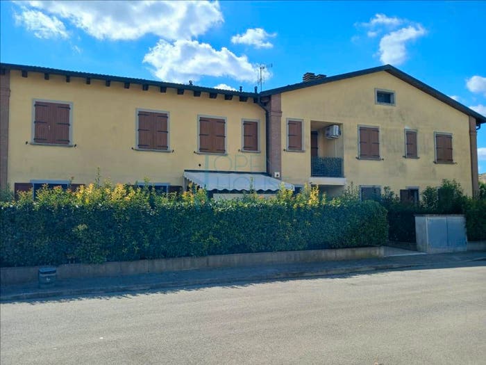 Appartamento quadrilocale in vendita in Via I Maggio Galliera, Galliera