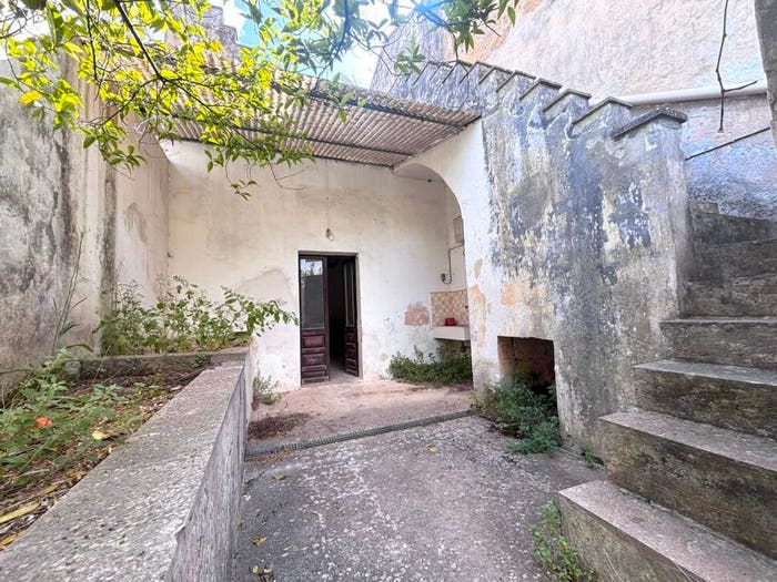 Appartamento con 6 locali in vendita in Via Scalella, Miggiano