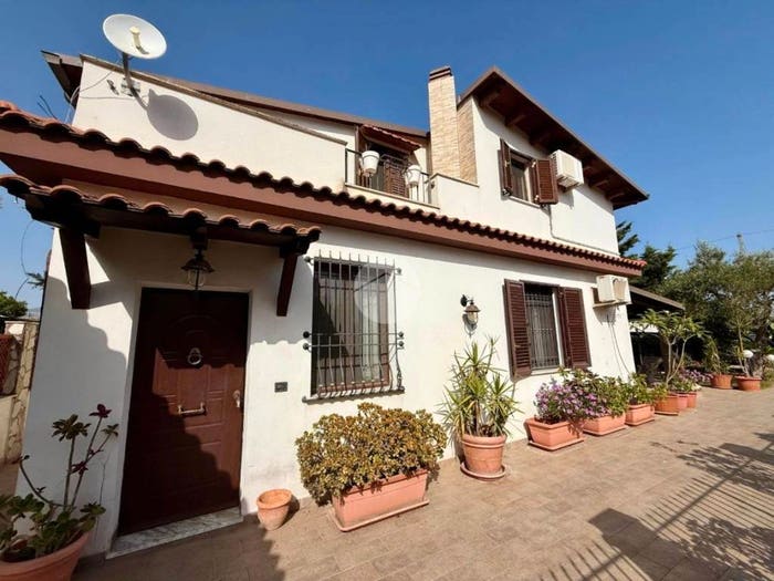 Casa con 5 locali in vendita in VIA ARCHIMEDE, Zona Industriale, Carini
