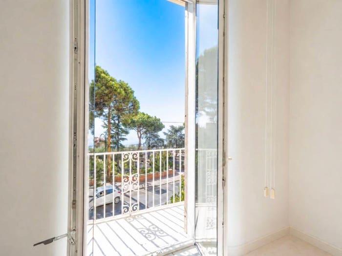 Appartamento con 6 locali in vendita in Via Aniello Falcone, Vomero, Napoli