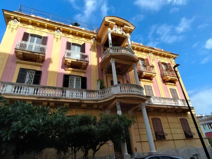Appartamento con 6 locali in vendita in Via Ilioneo, Bagnoli, Napoli