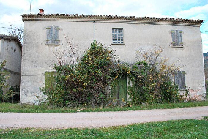 Casa con 6 locali in vendita in Acqualagna