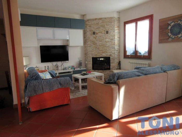 Casa con 6 locali in vendita in Serravalle Tinaia, Empoli