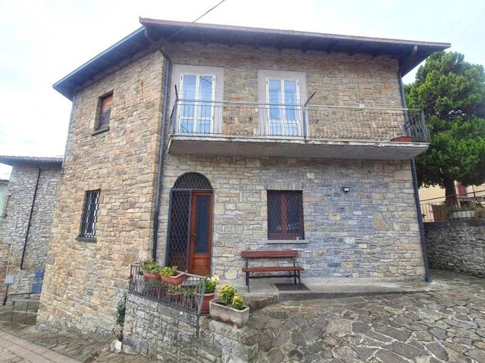 Casa con 6 locali in vendita in Via Umberto I, Centro, Romagnese