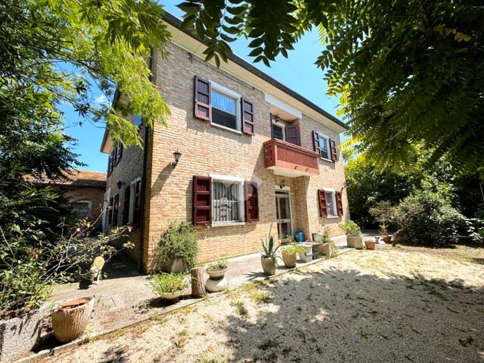 Casa con 6 locali in vendita in Via Destra Senio, Centro, Alfonsine