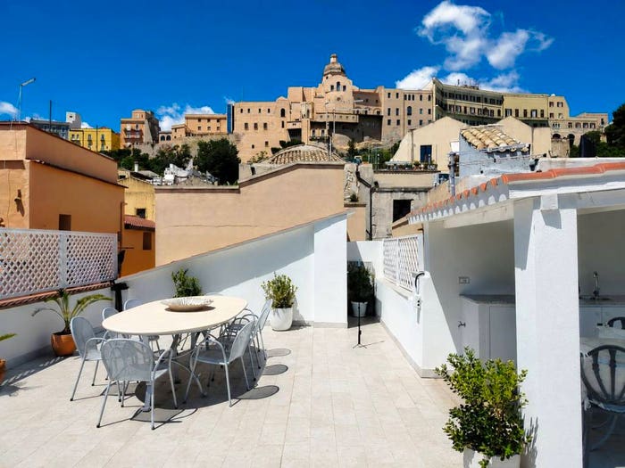 Casa con 6 locali in vendita in Via San Giovanni, Villanova, Cagliari