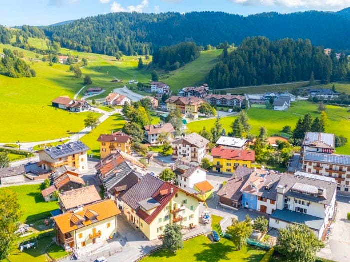 Casa con 6 locali in vendita in Via ploz, Centro, Folgaria