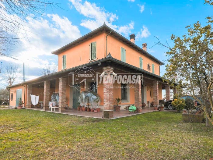 Casa con 6 locali in vendita in Dozza