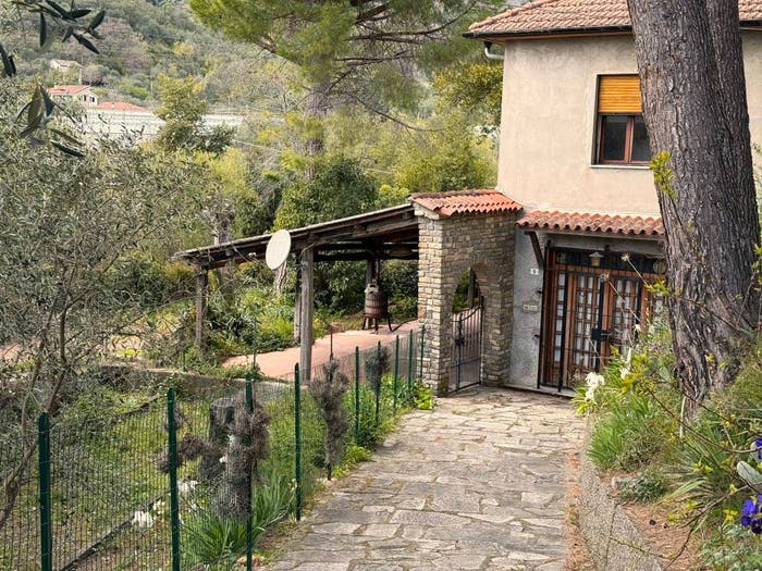 Casa con 6 locali in vendita in Via Settembre, Diano San Pietro