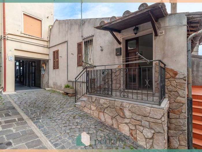 Appartamento bilocale in vendita in Via del Paradiso, Centro, Tolfa
