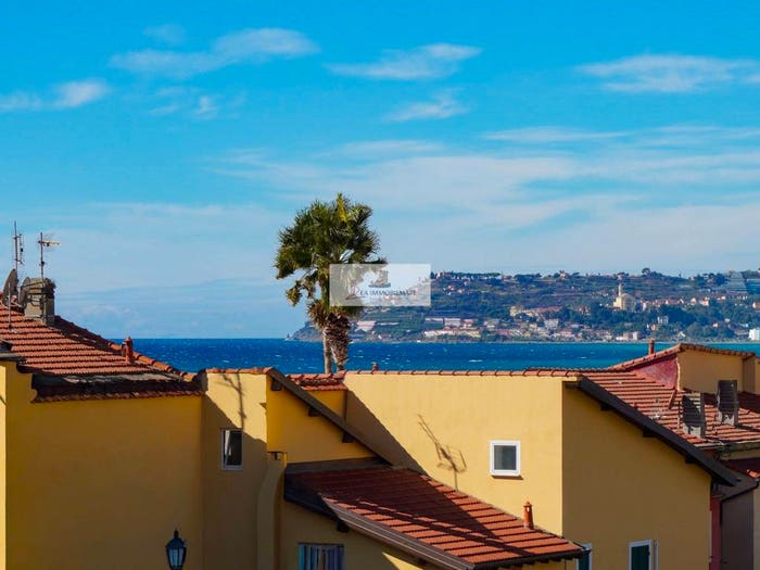 Appartamento quadrilocale in vendita in Via Andrea Doria, Santo Stefano al Mare