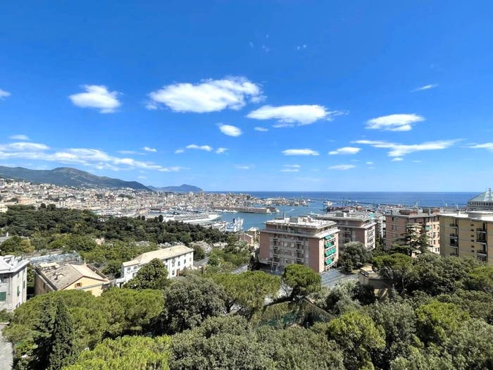 Appartamento quadrilocale in vendita in Mura degli Angeli, Dinegro, Genova