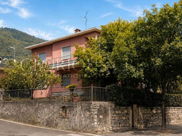 Casa con 6 locali in vendita in Viale Bornata, Panoramica, Brescia