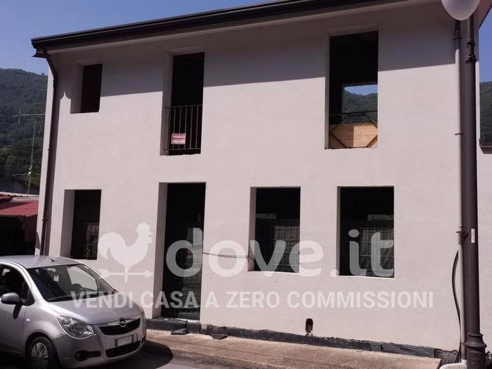 Casa con 6 locali in vendita in Via Limina, Sant'Angelo di Brolo
